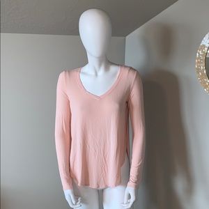 💕Windsor pale peach side slit ribbed v neck top S